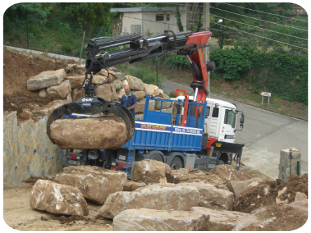 trabajos de movimiento piedras para muro 